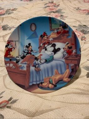 Disney Mickey Mouse & Friends Sleeping Scene Plate - Blue, Brown, Red, White